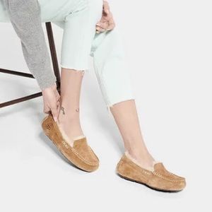 NWOT UGG Ansley Slippers